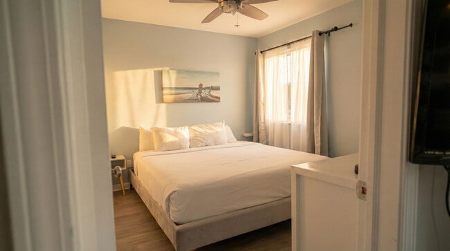 Photo - 924 W Beach Blvd Unit SI FL1-ID1364784P