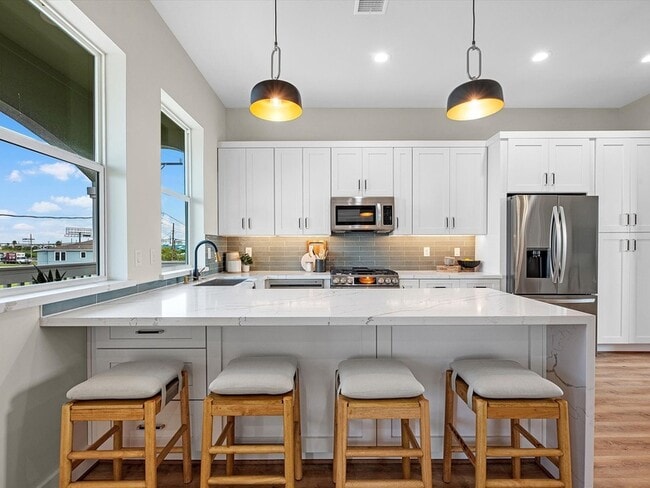 Photo - 1102 64th St