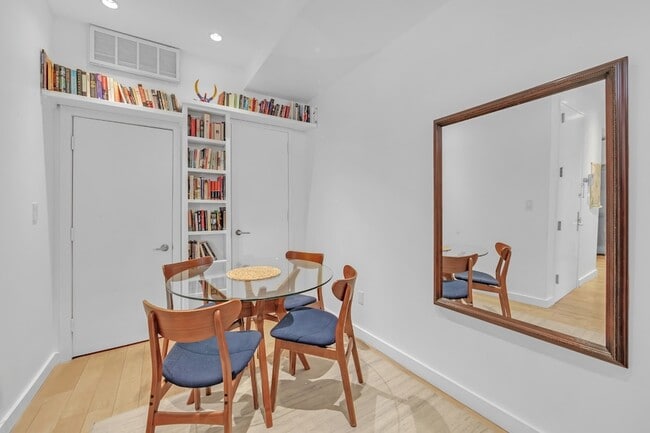 Photo - 140 Scholes St Unit 3A