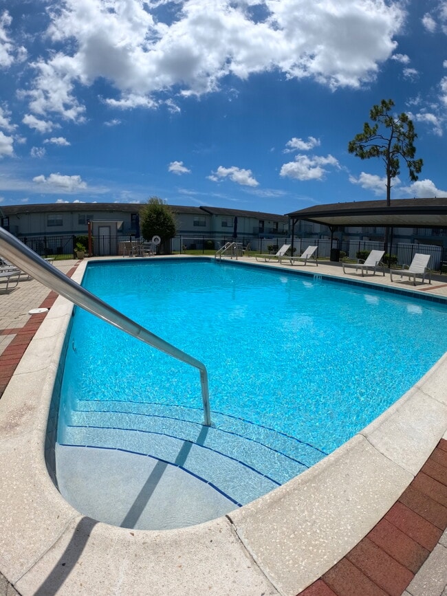 Sparkling Pool - Serenity Lake Apartments