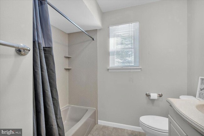 Photo - 915 Silver Ct