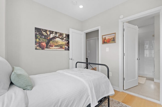 Photo - 418 D St SE Unit ID1045688P