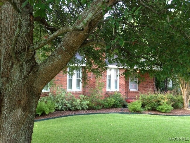 Photo - 1458 Watson St