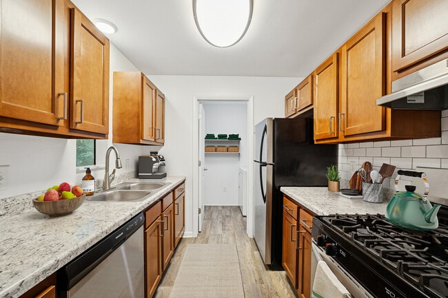 Building Photo - ReNew Woodlake