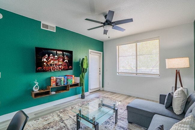 Building Photo - 6610 N 93rd Ave Unit ID1263216P