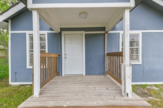 Building Photo - 9839 Racine St