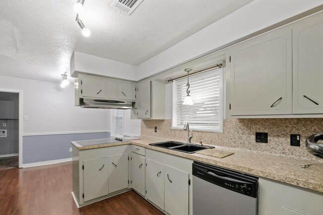 Photo - 1905 Zapp Ln