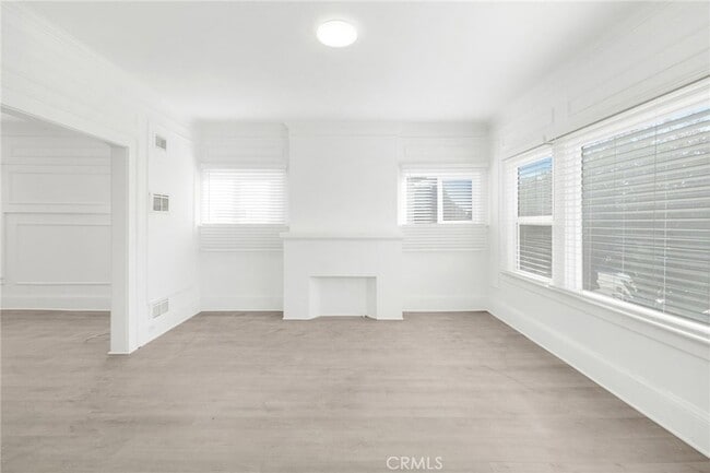 Photo - 550 N Kenmore Ave