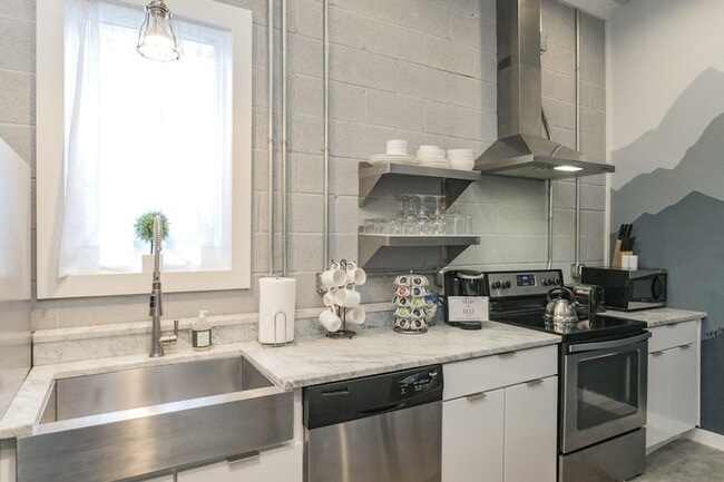 Photo - 1064B 2nd Ave S