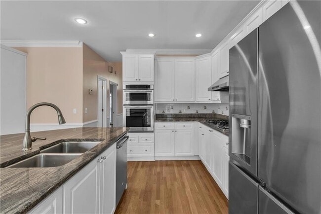 Photo - 915 Chipley Ct NE
