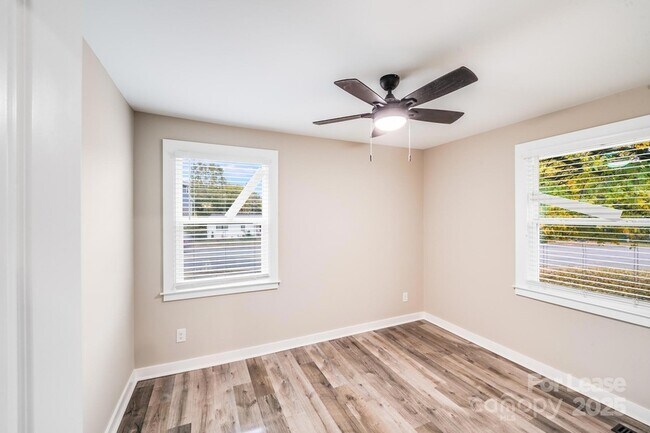 Photo - 2301 Shamrock Dr