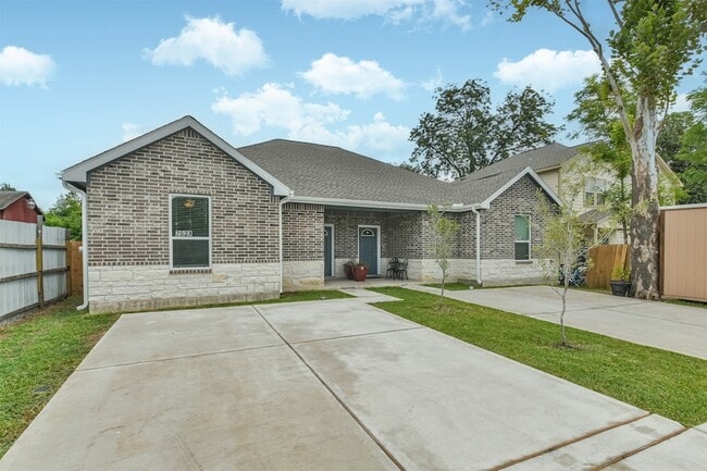 Building Photo - 7524 E Maxroy St Unit A