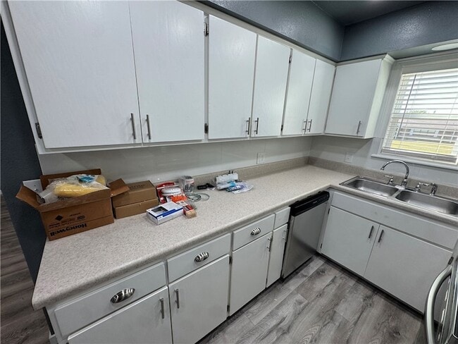 Photo - 70 N Hunter St