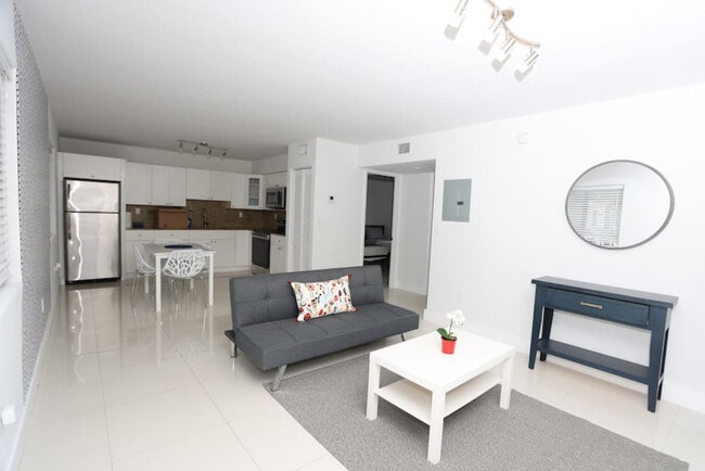 Building Photo - 1375 SW 6th St Unit ID1056512P