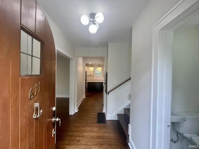 Photo - 611 S Eagleson Ave