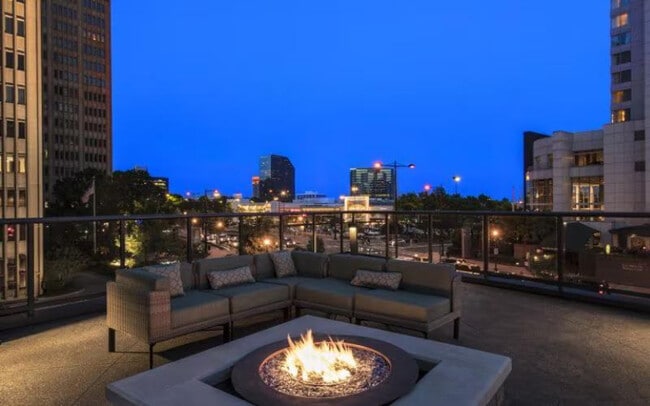 Photo - 3380 Peachtree Rd NE Unit ID1320717P