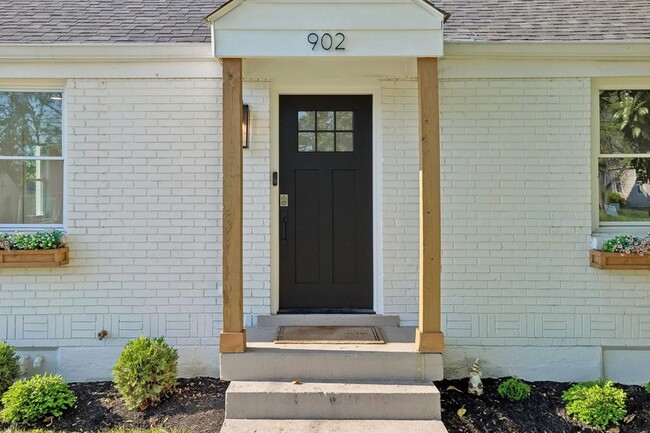 Photo - 902 Broadmoor Dr