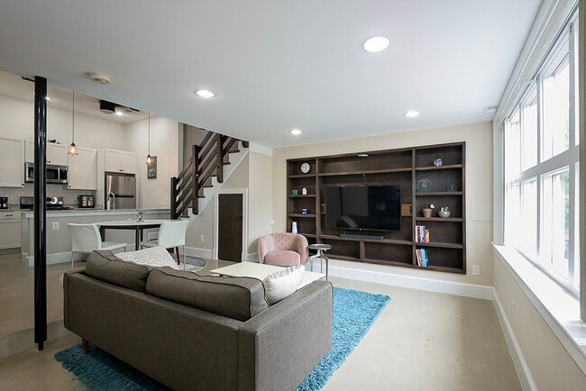 Photo - 717 F St NE Unit ID1011206P