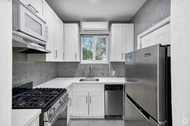 Interior Photo - 900 Pennsylvania Ave