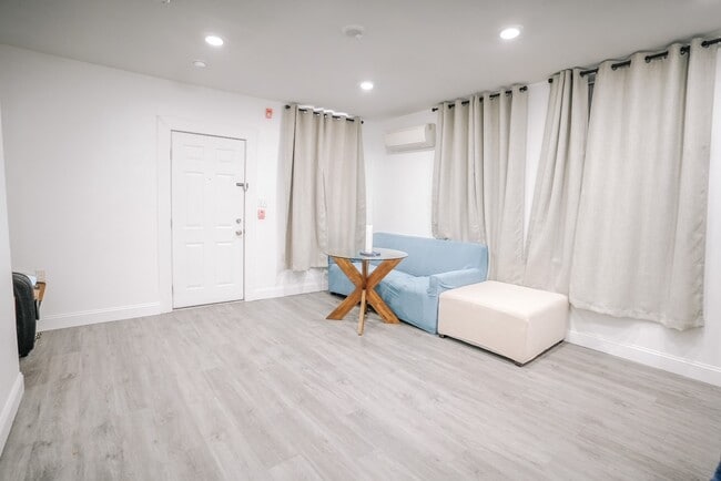 living room with access to backyard - 4055 Spruce St