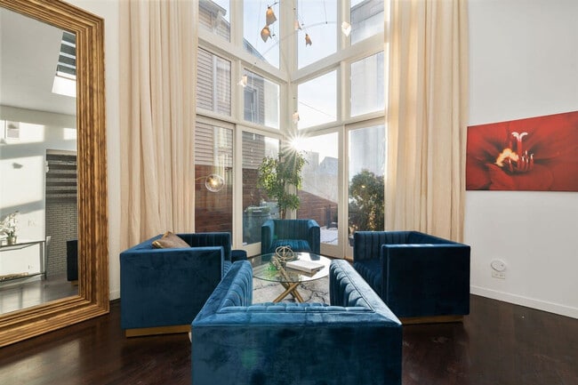 Building Photo - 1856 N Fairfield Ave Unit ID1244918P