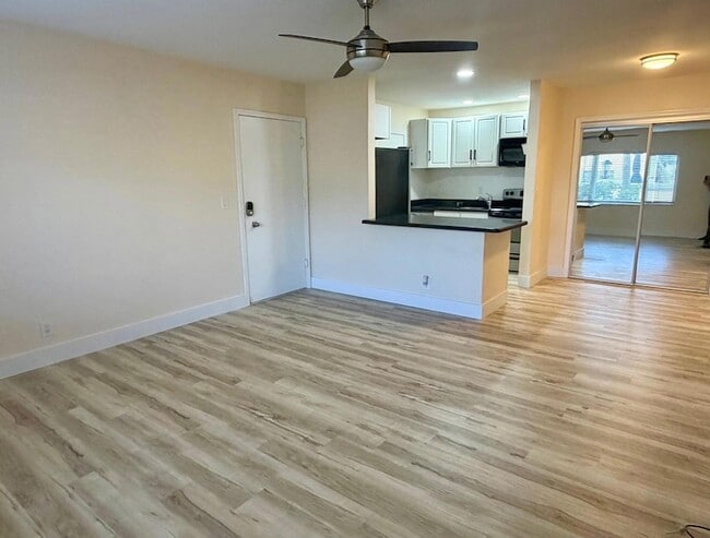 Building Photo - 2230 NE 56th Pl Unit 209