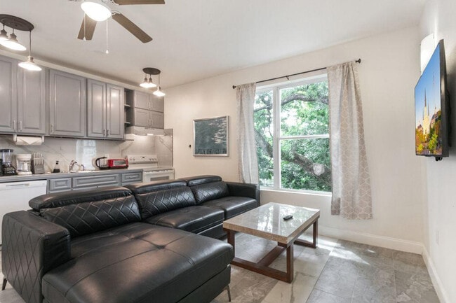Building Photo - 1609 Baronne St Unit SI ID1269242P