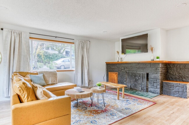 Building Photo - 3201 SW Sherwood Pl Unit SI ID1054293P