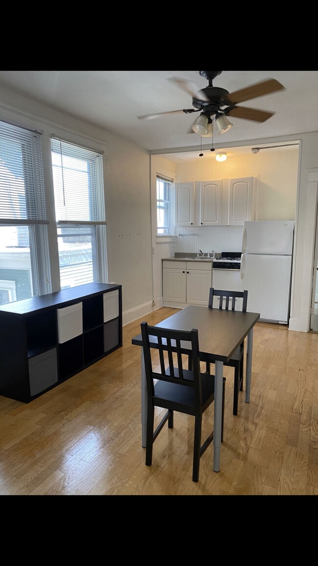 Photo - 244 Bowen St