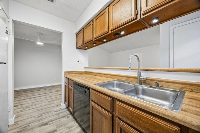 Photo - 904 Sirocco Dr Unit A