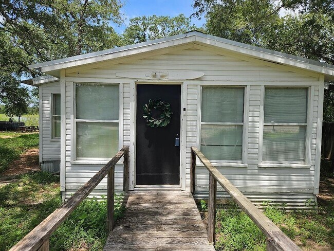 Photo - 127 Iroquois Dr