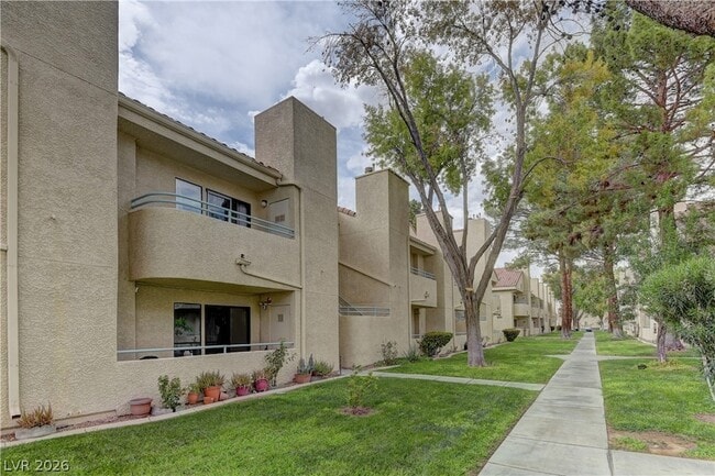 Photo - 820 N Sloan Ln Unit 203