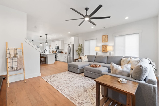 Photo - 225 W Highland St Unit ID1250672P