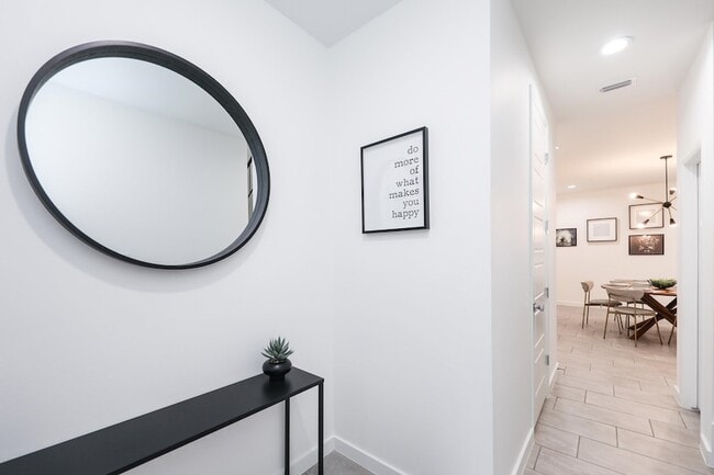 Photo - 305 Deer Path Lp