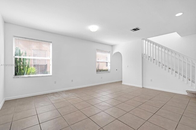 Photo - 1095 NE 39th Ave