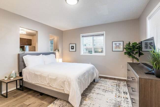 Building Photo - 1805 S Yakima Ave Unit ID1045869P