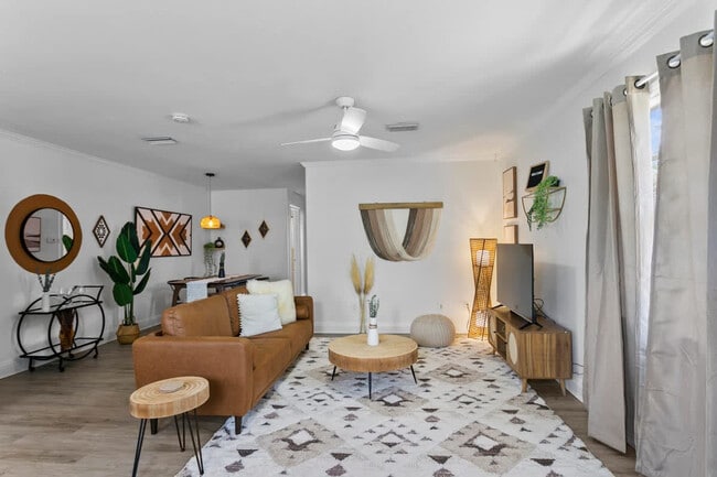 Building Photo - 2401 Gordon St Unit ID1271931P