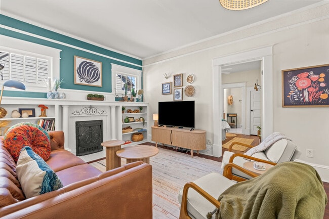 Building Photo - 808 Carrick St Unit ID1320097P