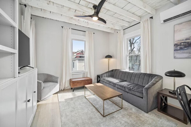 Building Photo - 105 Paul Gore St Unit SI ID1364242P