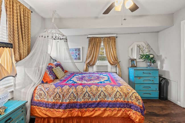 Photo - 2737 College St Unit SI ID1578528P
