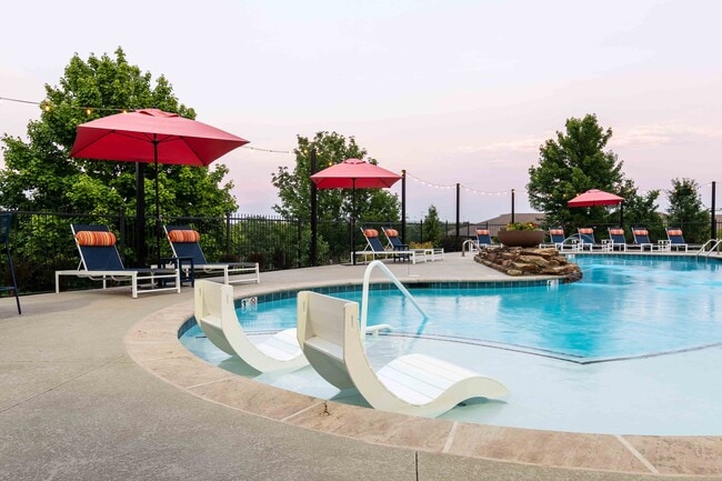 Photo - Aventura Falcon Valley