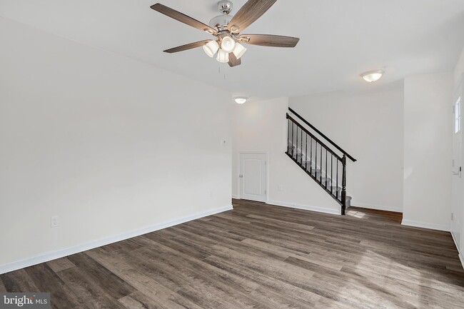 Photo - 403 Valor Way