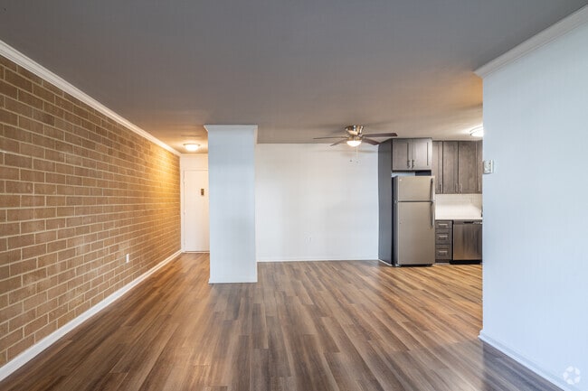 1BR, 1BA - 784SF - Living Room/Dining Room - Whitestone at Landmark