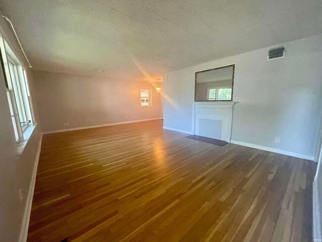 Photo - 1822 E 2nd St