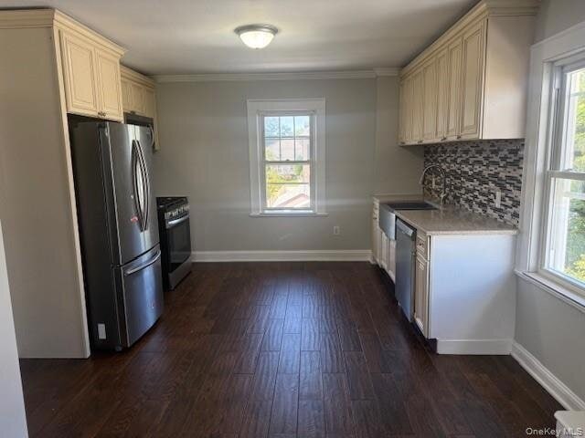 Building Photo - 523 Bayview Ave