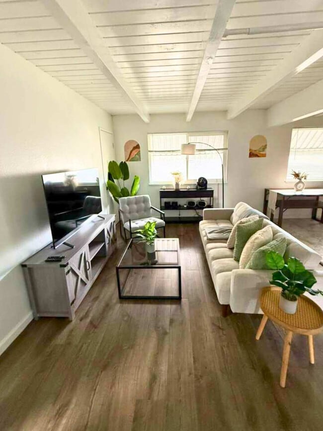 Photo - 2312 Bonar St Unit ID1310764P