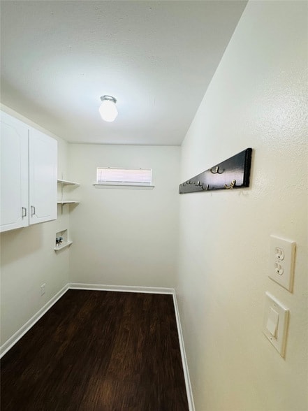 Photo - 8406 Foxwood Ln