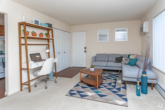 1BR, 1BA - 625 SF - Lexington Village