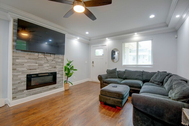 Building Photo - 1055 Peeples St SW Unit SI ID1626446P