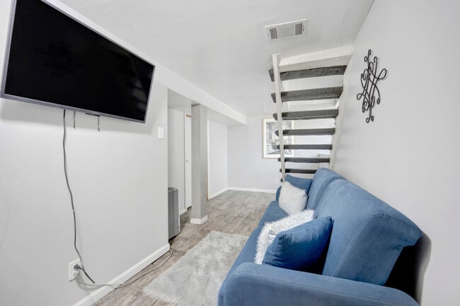 Photo - 1205 W Oakdale Ave Unit ID1319107P